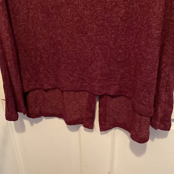 Hi/low sweater. - Picture 3 of 8